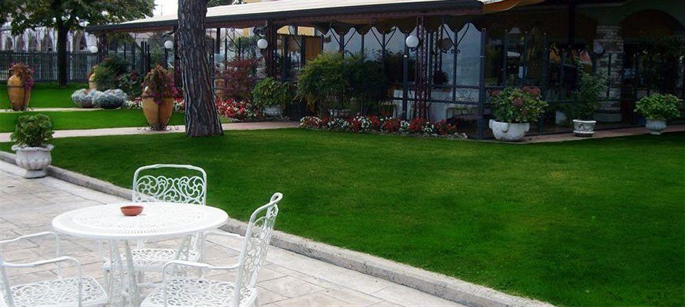 Hotel Lugana Parco Al Lago Sirmione Exterior photo